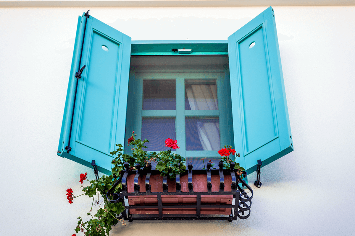 spanish-colonial-home-with-turquoise